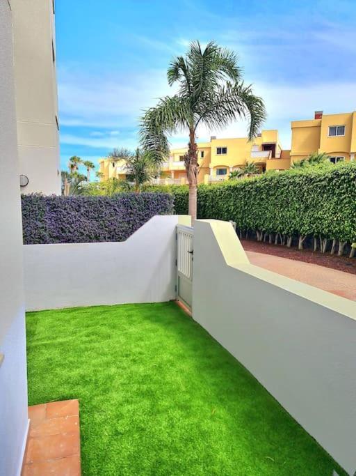 Homely Apt In Modern Building With Pool San Miguel de Abona Ngoại thất bức ảnh